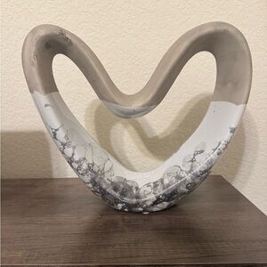 Ceramic heart; Perfect decor for an accent table, mantle, or console table.